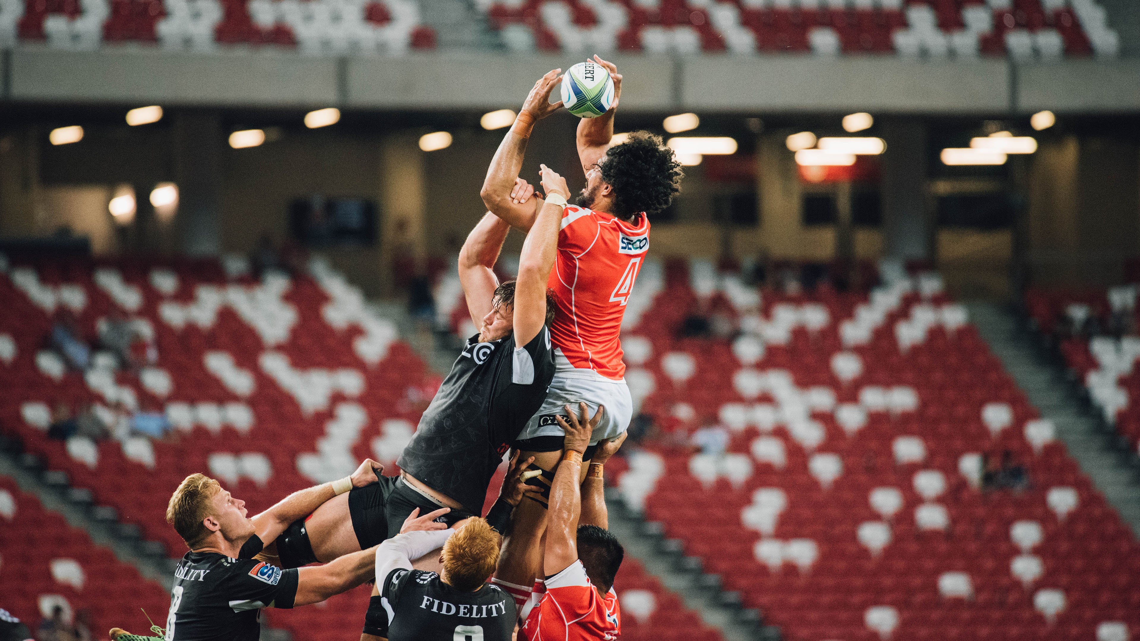 开云体育移动版-热火击败太阳，关键一役中巴特勒双手暴扣点燃全场，巴特勒三双热火客胜国王